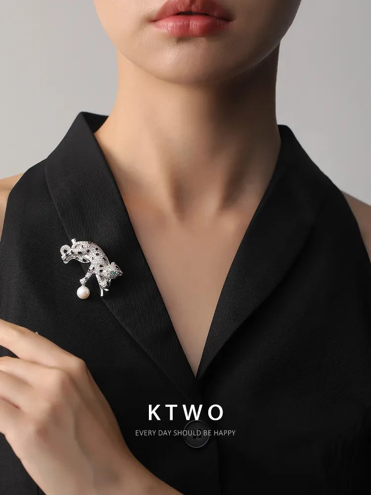 The Crystal Leopard Pearl Drop Brooch | Emerald Eye