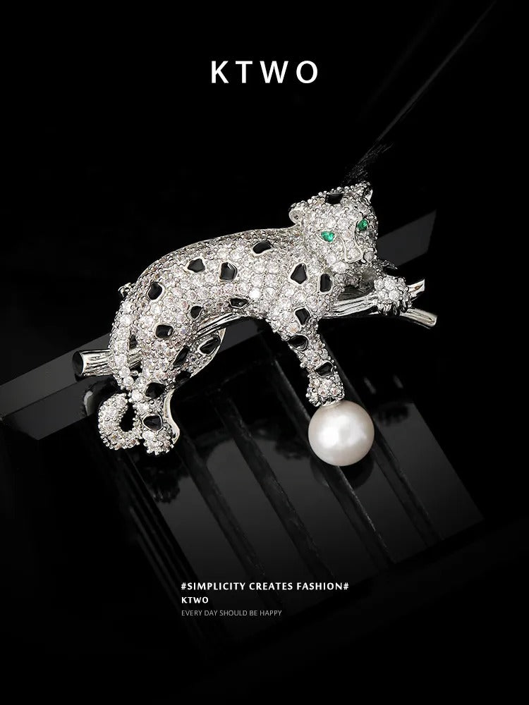 The Crystal Leopard Pearl Drop Brooch | Emerald Eye