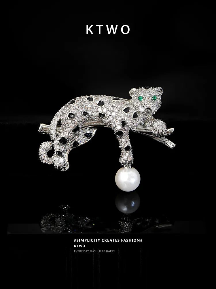 The Crystal Leopard Pearl Drop Brooch | Emerald Eye