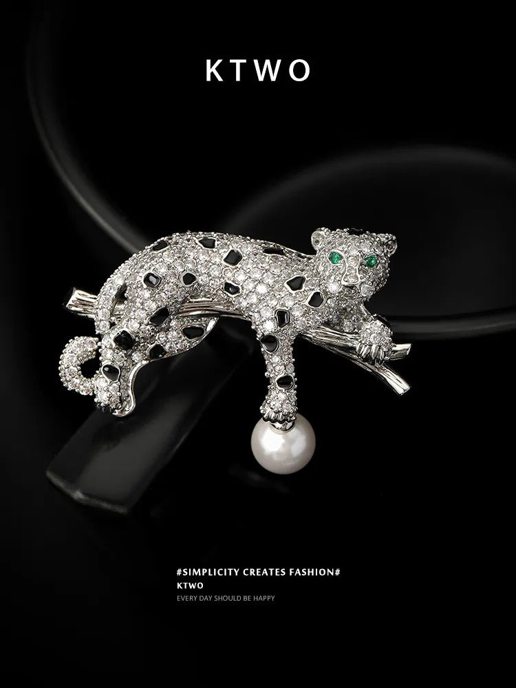 The Crystal Leopard Pearl Drop Brooch | Emerald Eye